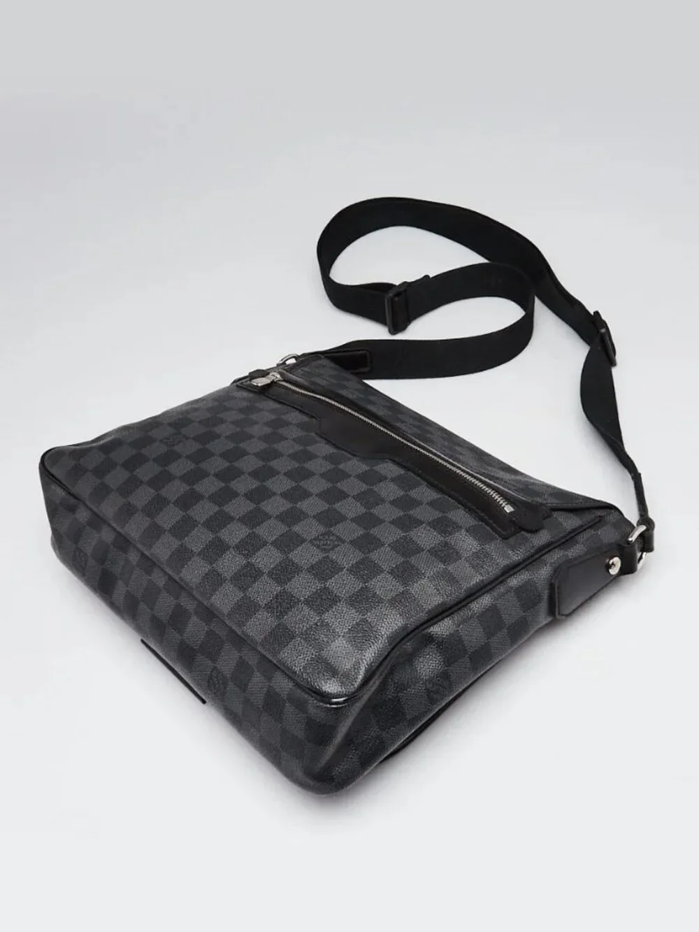 Louis Vuitton Damier Graphite Canvas Daniel MM Messenger Bag
